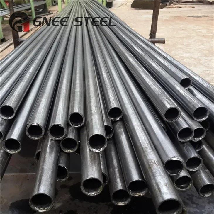 Gas cylinder pipe